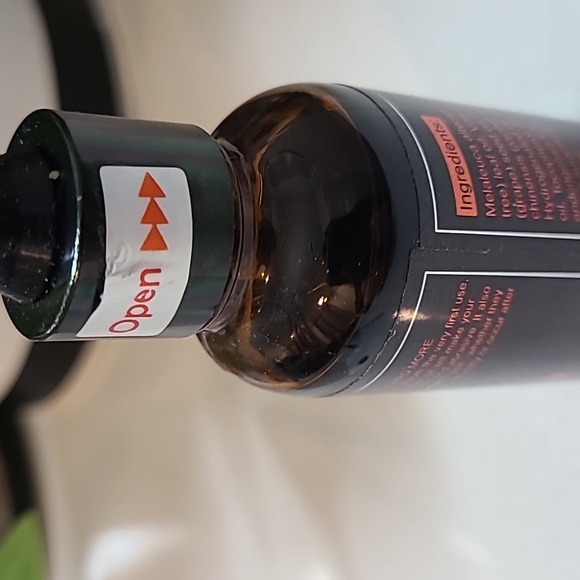 Brand new men's beard oil for moisture and split ends treatment - Picture 4 of 4